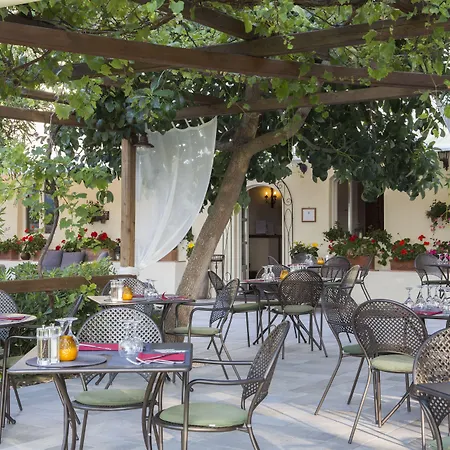 Santo Stefano فندق